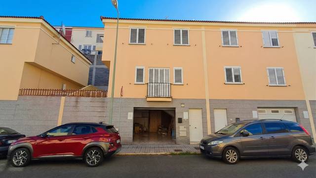 Casa adosada en Venta en Calle Serventia, 213 en Almatriche