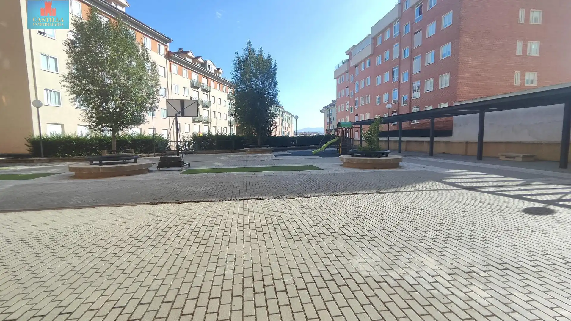 Parking de Piso en venta en Ávila con Calefacción, Jardín privado y Trastero