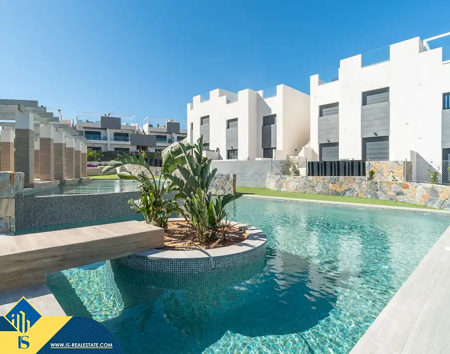 Apartment with pool for sale in Los Balcones - Los Altos