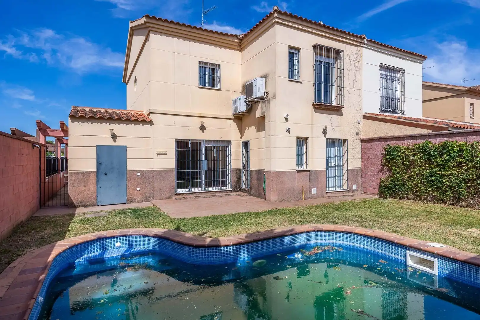Jardín de Casa adosada de alquiler en Espartinas con Aire acondicionado, Calefacción y Jardín privado