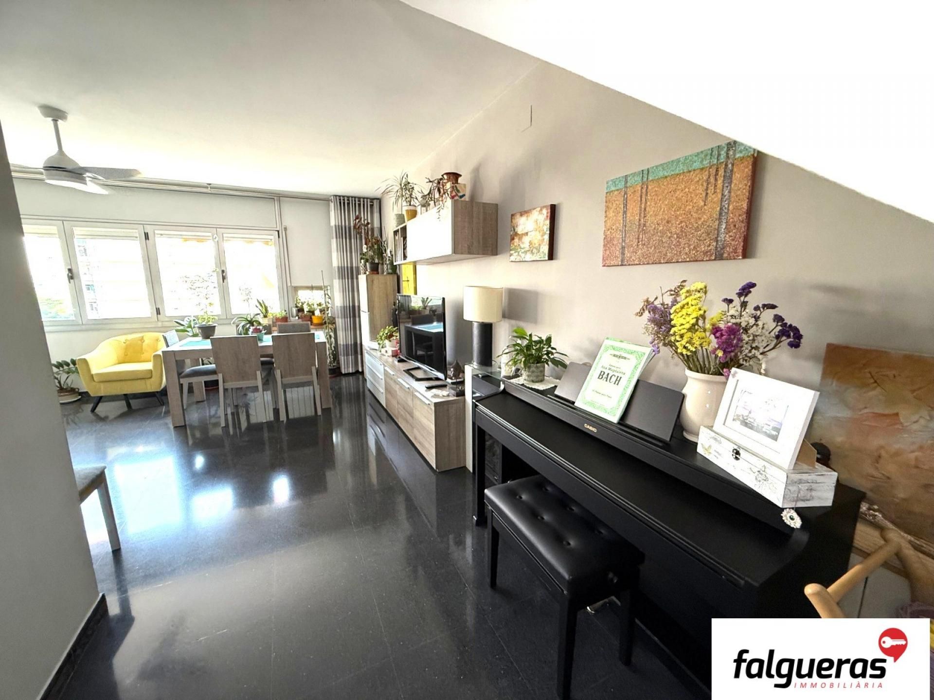 Sala d'estar de Dúplex en venda en Sabadell amb Calefacció