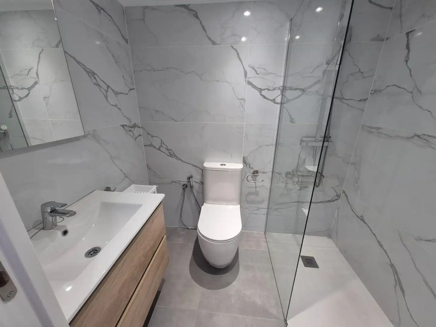 Bathroom of Flat for rent in Mislata  with Air Conditioner and Furnished
