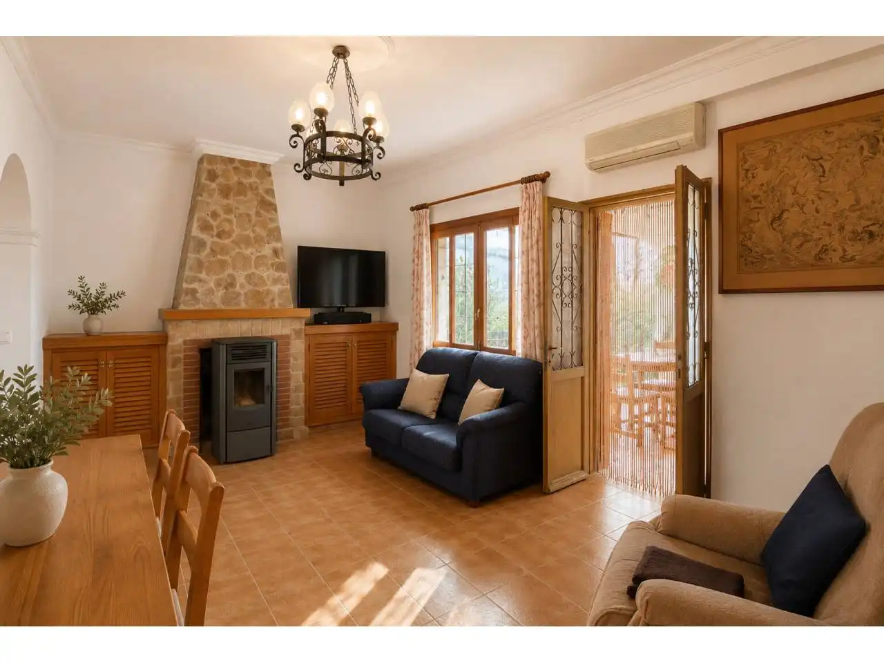 Sala d'estar de Finca rústica en venda en Selva amb Jardí privat, Terrassa i Moblat