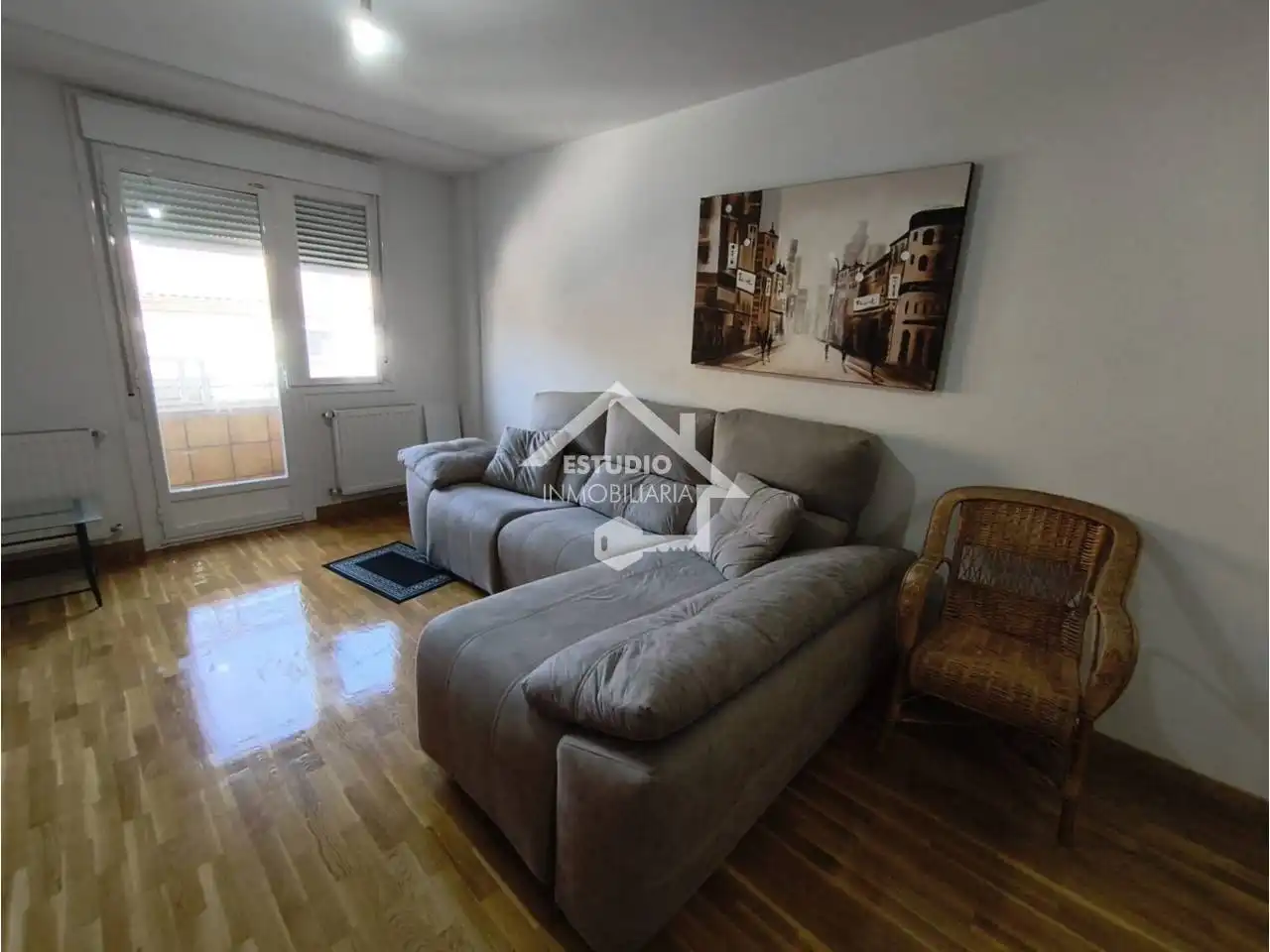 Sala de estar de Casa adosada en venta en Mendavia con Calefacción, Jardín privado y Parquet