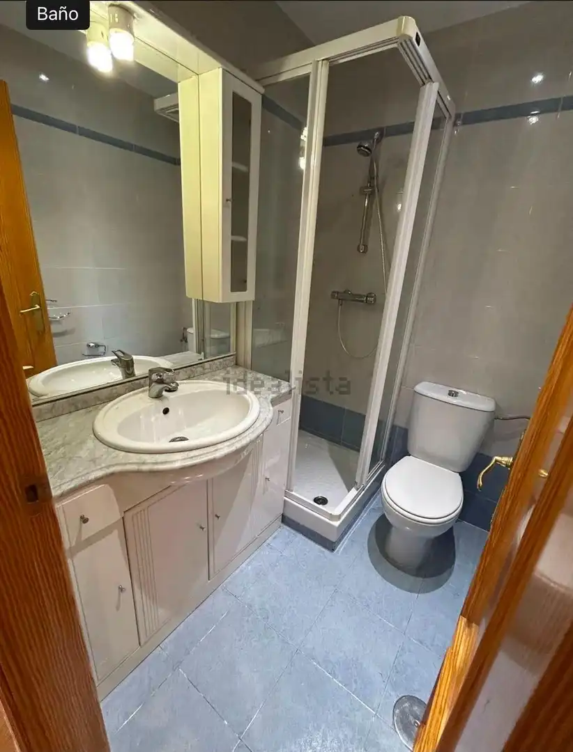 Baño de Piso de alquiler en Fuenlabrada con Aire acondicionado, Jardín privado y Trastero
