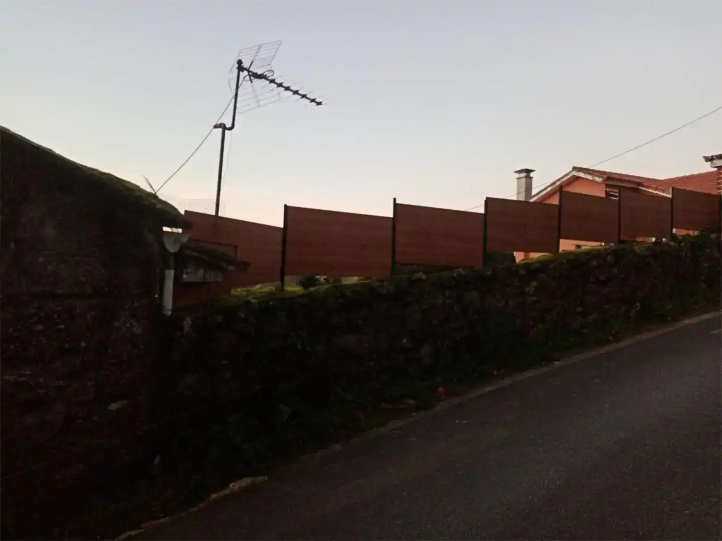 Vista exterior de Casa o xalet en venda en Pontevedra Capital  amb Jardí privat, Parquet i Traster