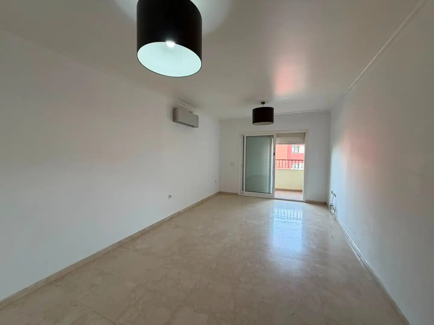 Sala d'estar de Pis en venda en Vélez-Málaga amb Aire condicionat i Terrassa