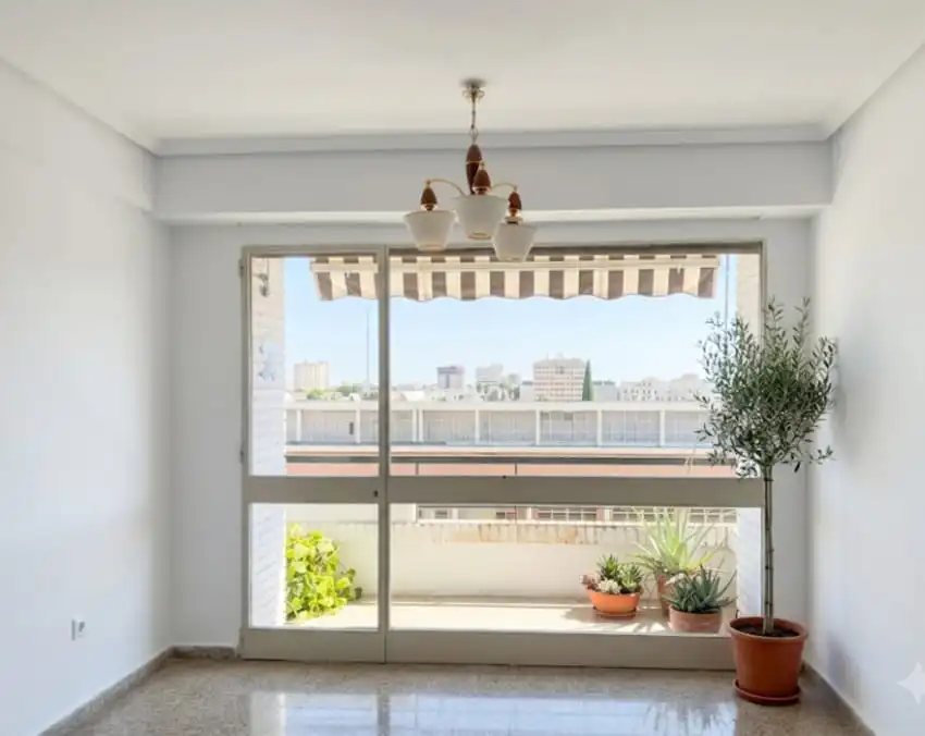 Terraza de Piso en venta en Valencia con Balcón y Alarma