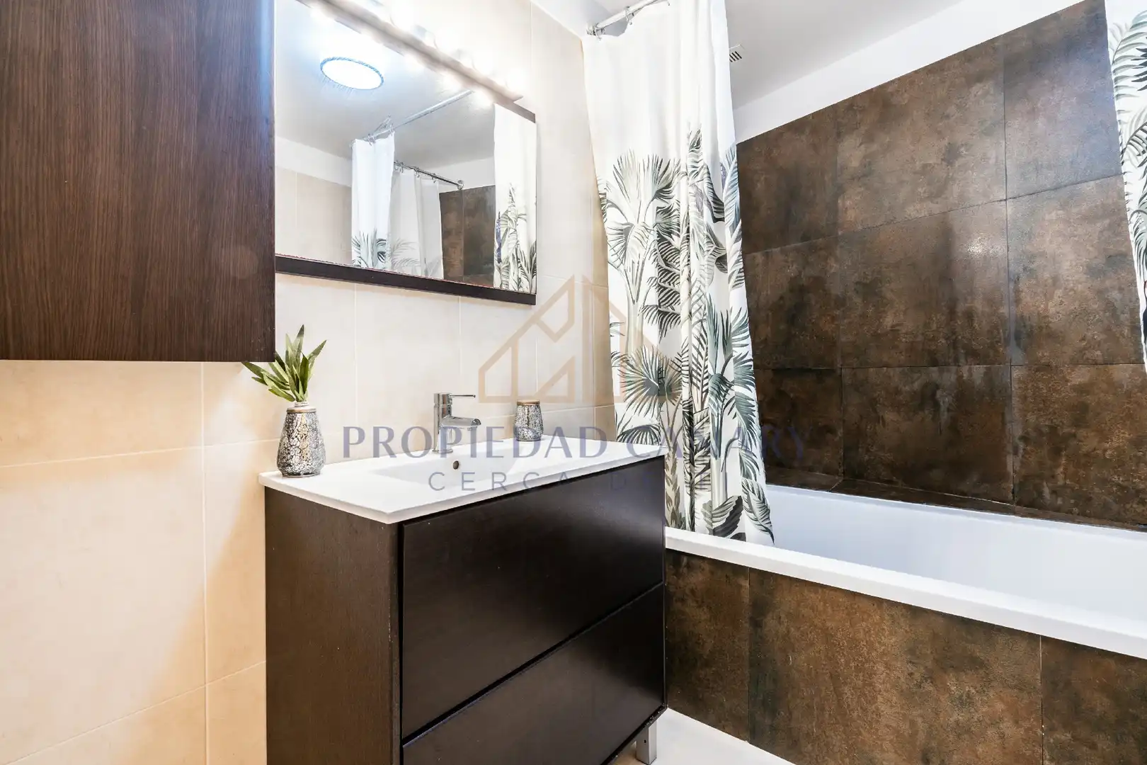 Bathroom of Flat for rent in La Victoria de Acentejo  with Storage room, Furnished and Oven