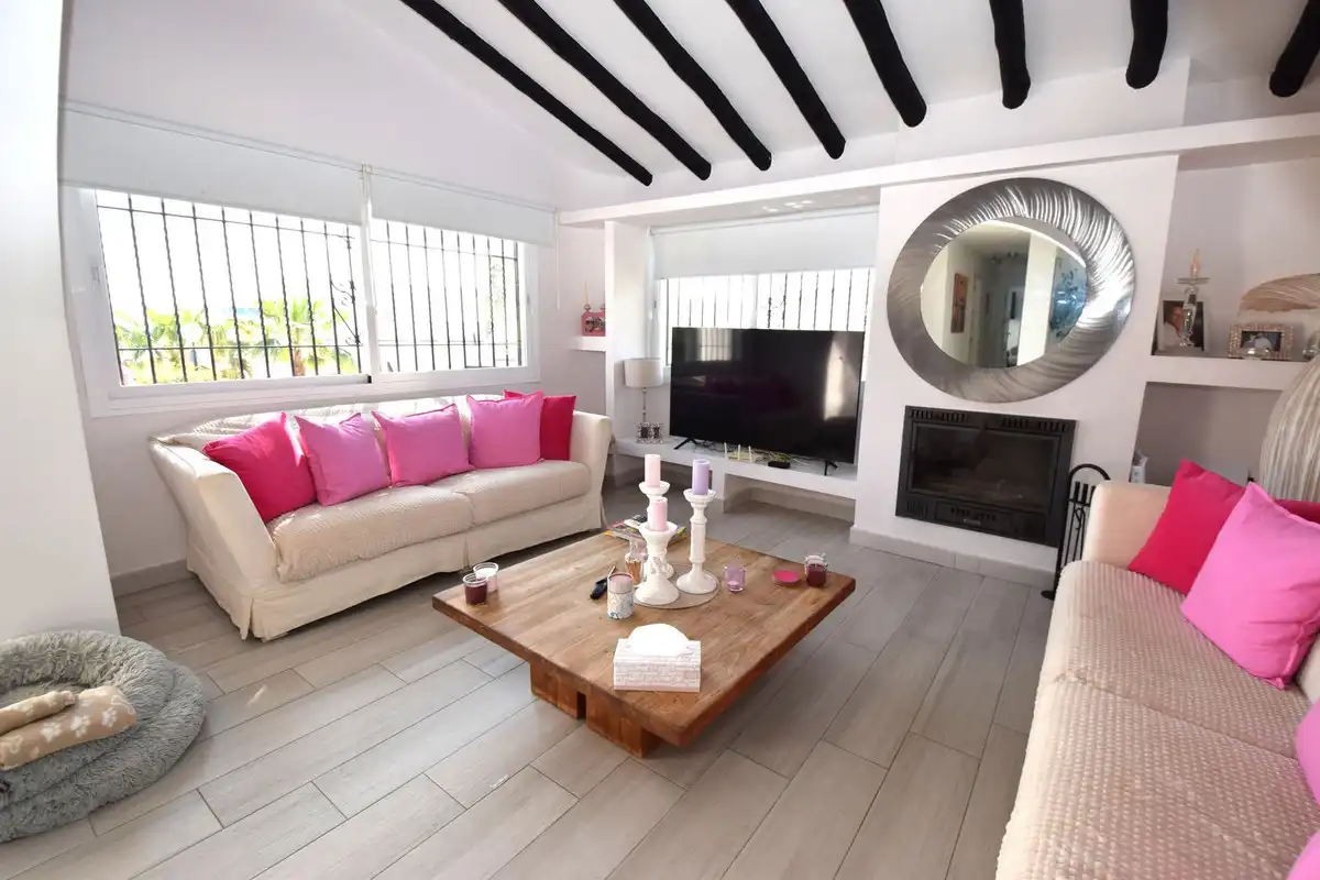 Sala de estar de Casa o chalet en venta en Mijas con Aire acondicionado, Calefacción y Jardín privado