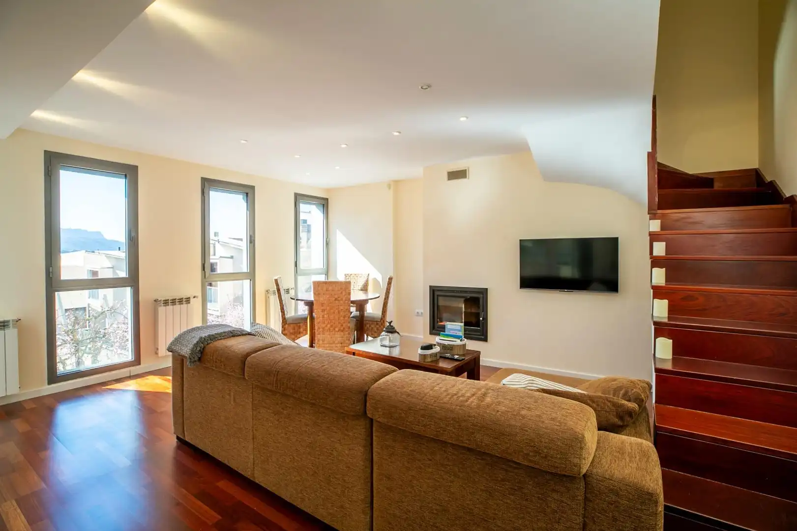 Sala de estar de Dúplex en venta en Sabiñánigo con Calefacción, Terraza y Trastero