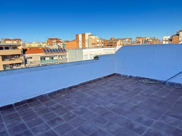 Àtic amb balcó en venda a Carrer Paer Casanovas