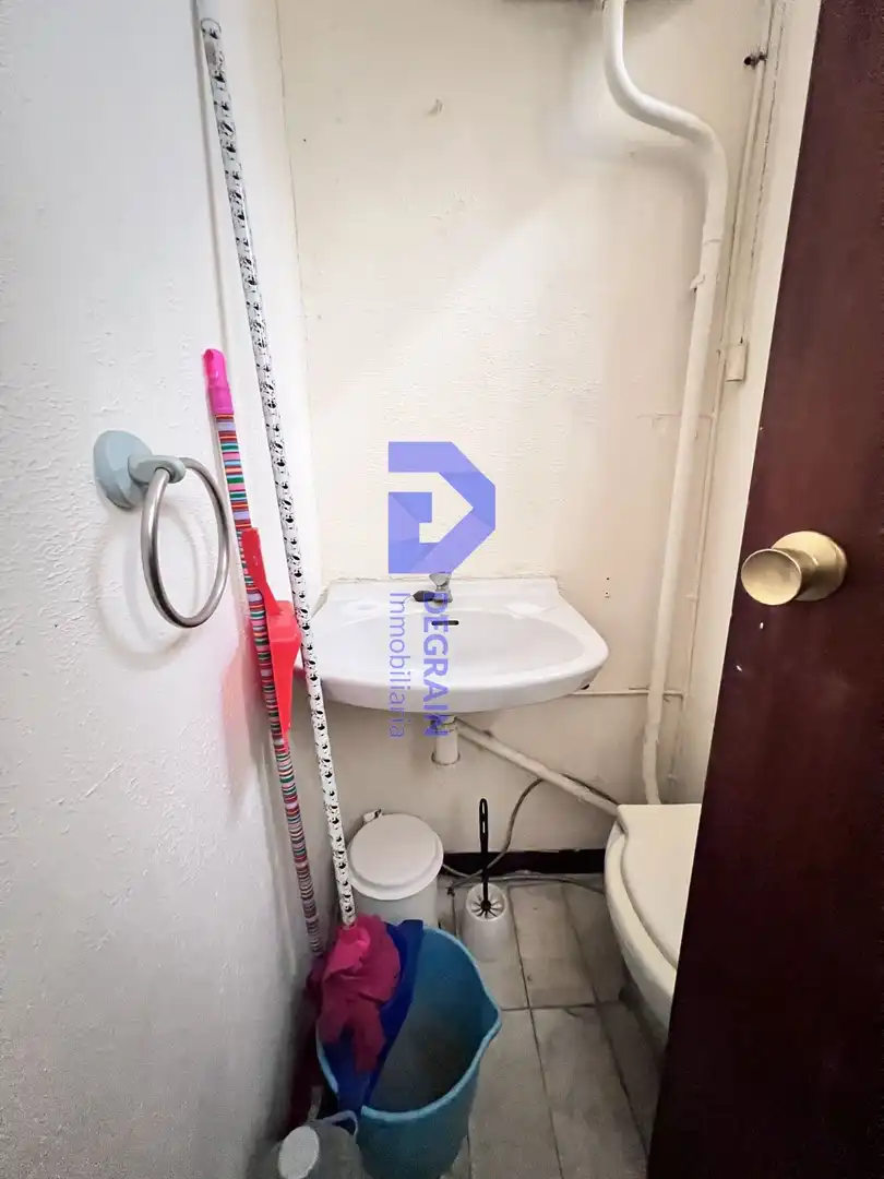 Bathroom of Office for sale in Oviedo 