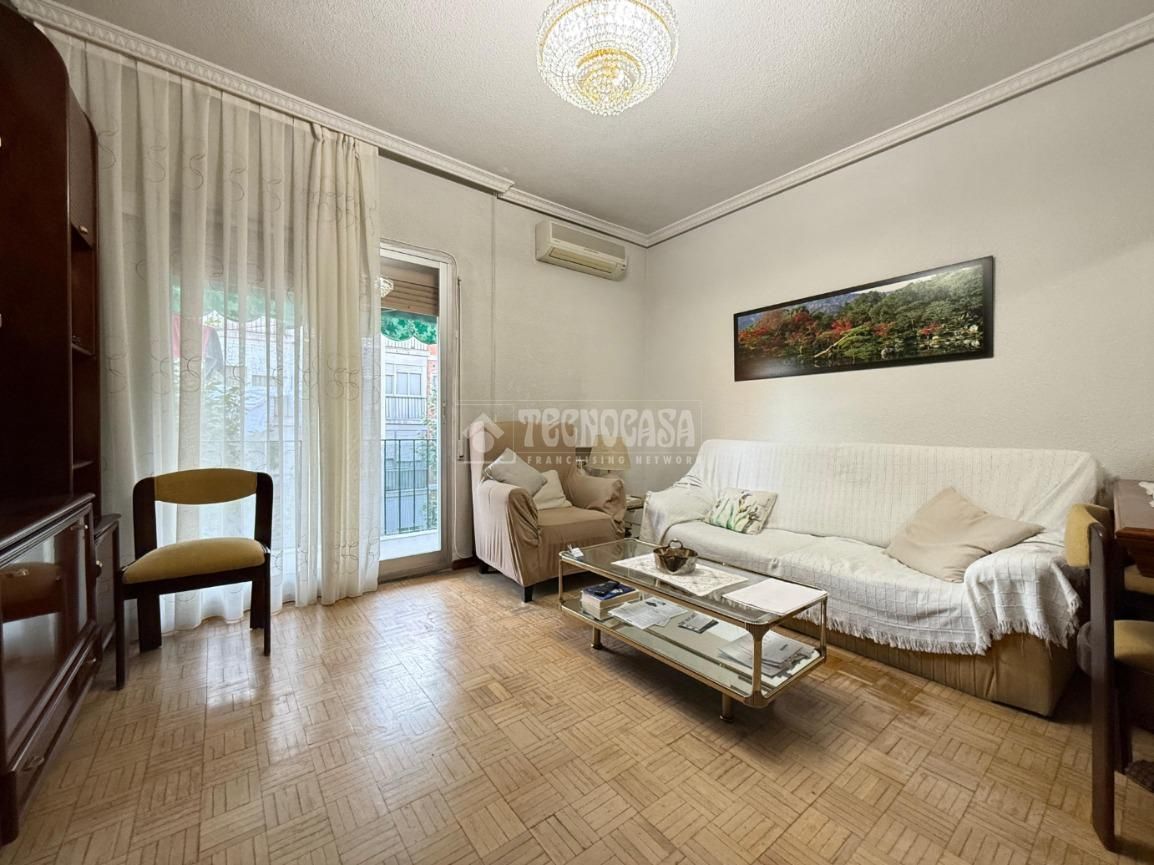 Living room of Flat for sale in  Madrid Capital  with Air Conditioner, Terrace and Balcony