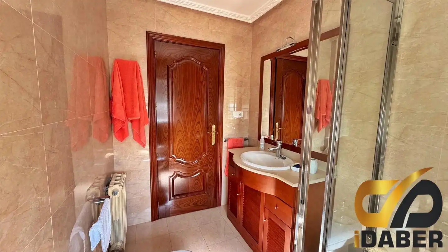 Bathroom of Houses for sale in Carranque  with Air Conditioner, Heating and Private garden