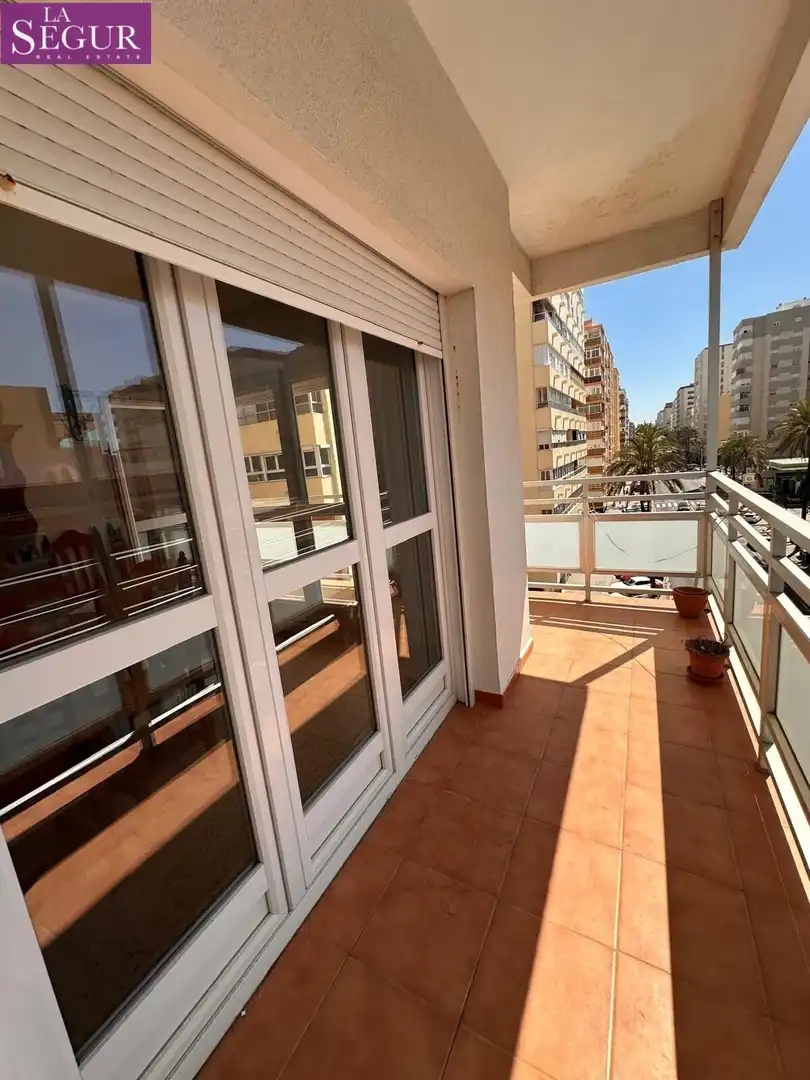 Vista exterior de Pis en venda en  Cádiz Capital amb Terrassa