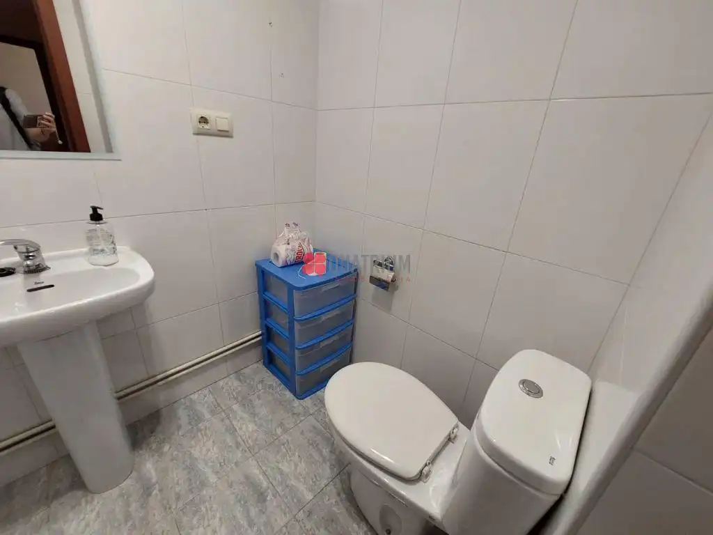 Badezimmer von Wohnung zur Miete in Santiago de Compostela  mit Parkett und Möbliert