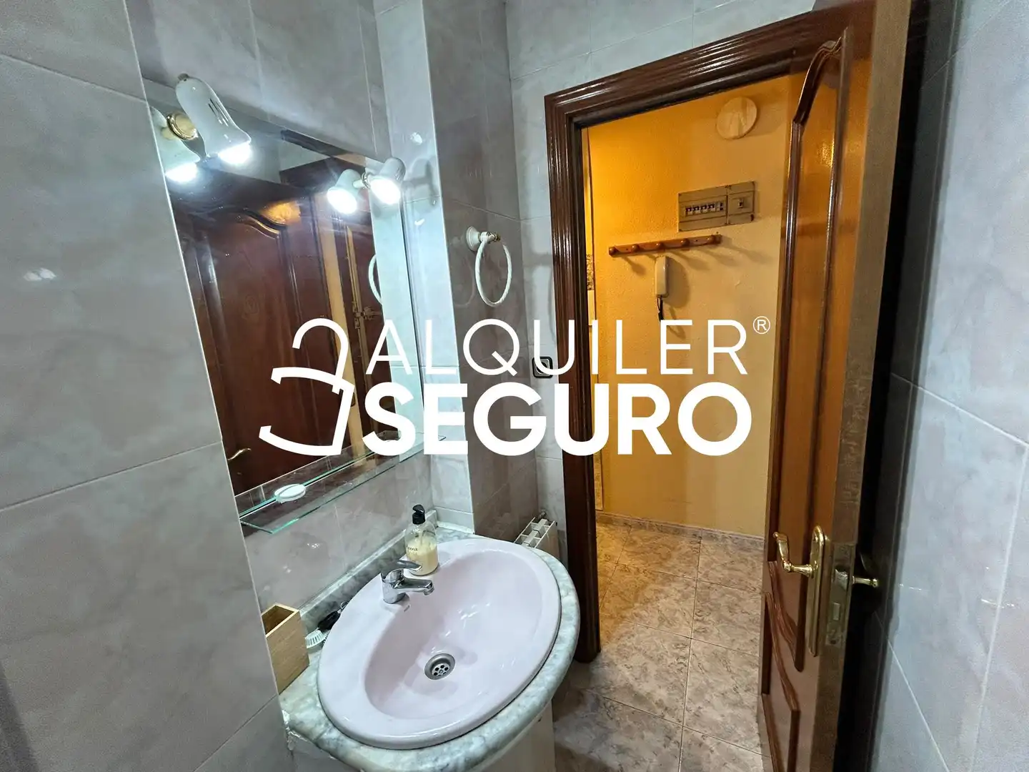 Bathroom of Flat for rent in Puente de Vallecas