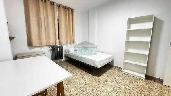 Bedroom of Flat for rent in Granada  with Furnished, TV and Balcony