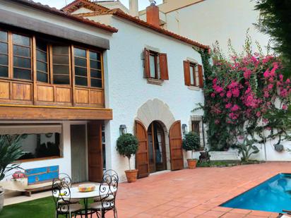 Vista exterior de Casa o xalet en venda en Canet de Mar amb Jardí privat i Piscina