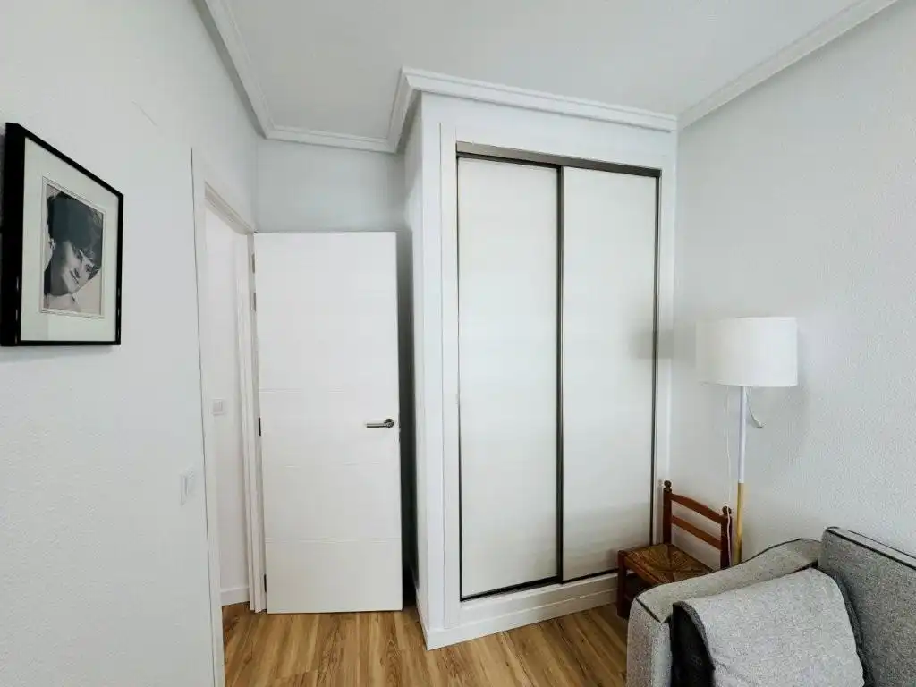 Dormitori de Apartament en venda en Guardamar del Segura amb Aire condicionat, Moblat i Balcó
