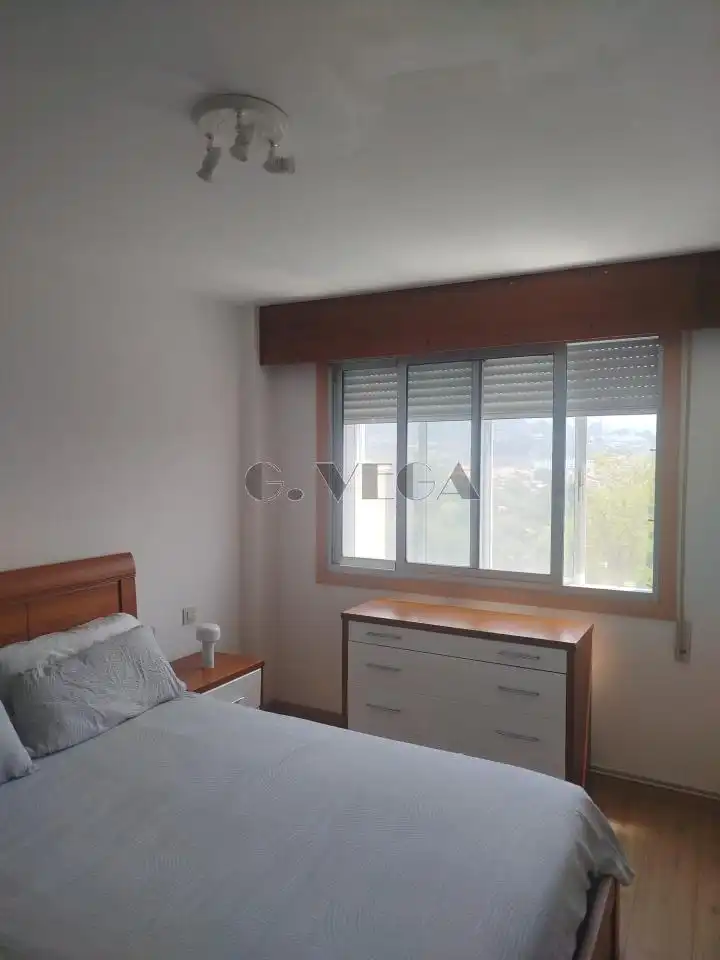 Habitación de Apartamento en venta en Vigo  con Calefacción y Trastero