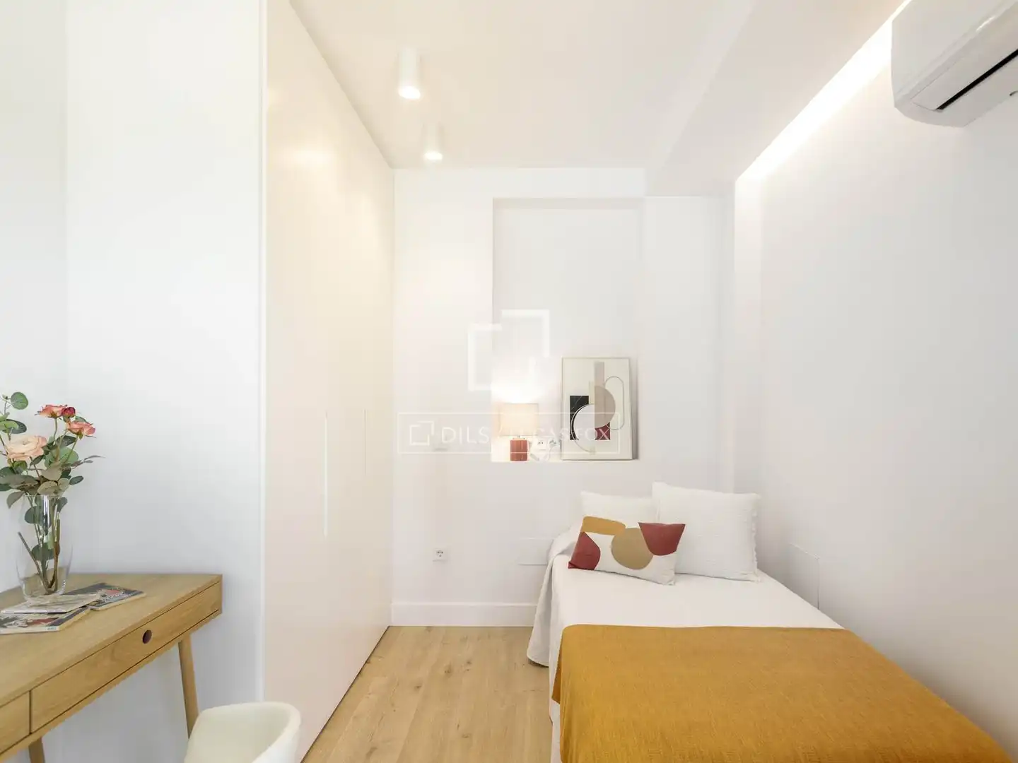 Bedroom of Flat for rent in Madrid  with Air Conditioner and Furnished