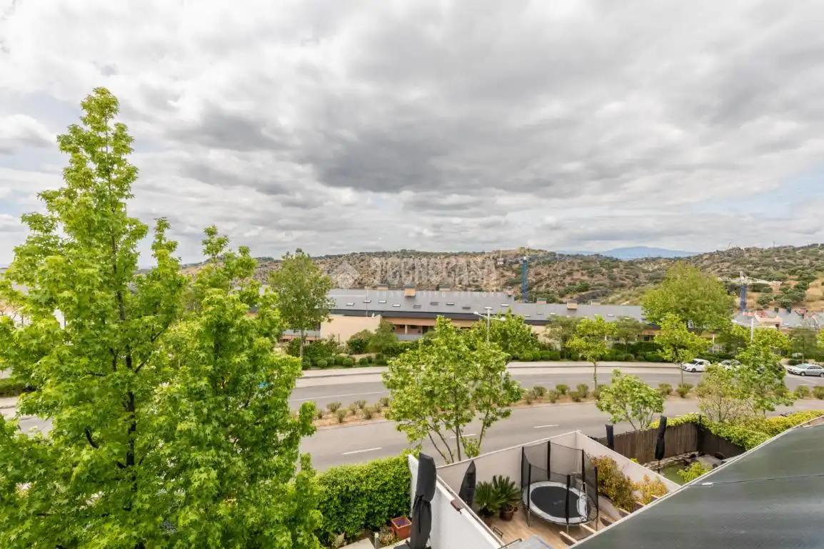 Vista exterior de Casa adosada en venta en Torrelodones con Calefacción, Terraza y Balcón