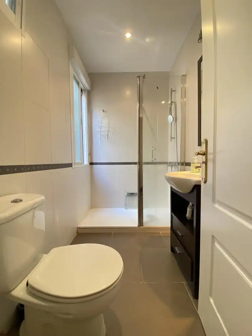 Baño de Piso de alquiler en Madrid con Aire acondicionado, Calefacción y Amueblado