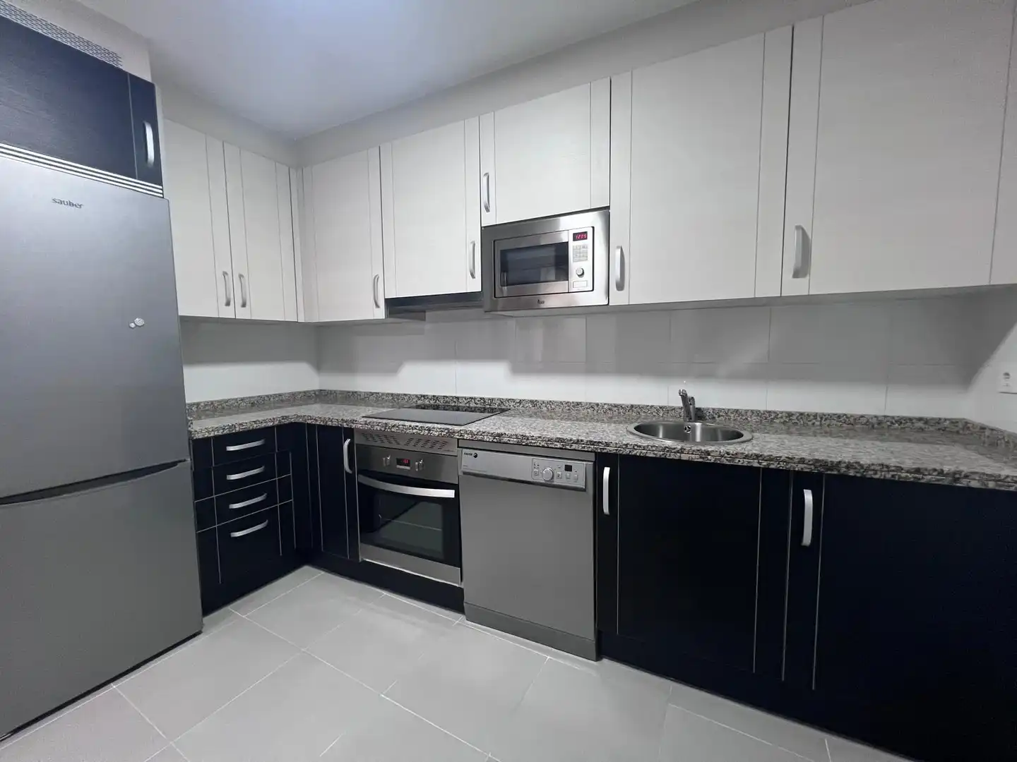 Cocina de Piso de alquiler en Oviedo  con Calefacción, Terraza y Trastero