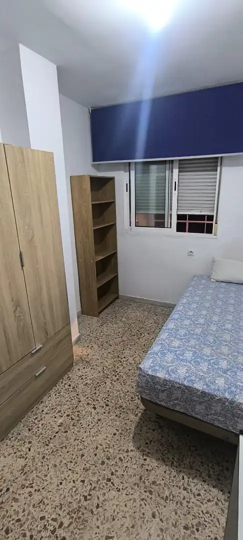 Habitación de Piso de alquiler en Almería con Aire acondicionado, Terraza y Amueblado