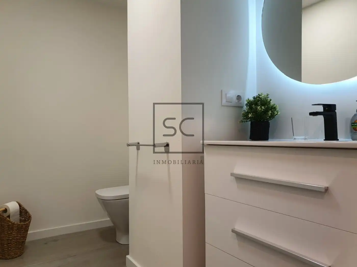 Badezimmer von Wohnung zur Miete in Cabanas mit Heizung und Möbliert