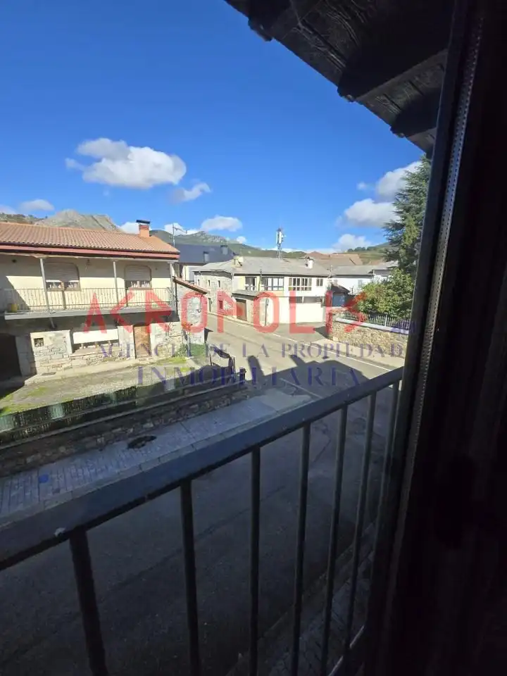 Außenansicht von Maisonette zum Verkauf in Puebla de Lillo mit Heizung und Abstellraum