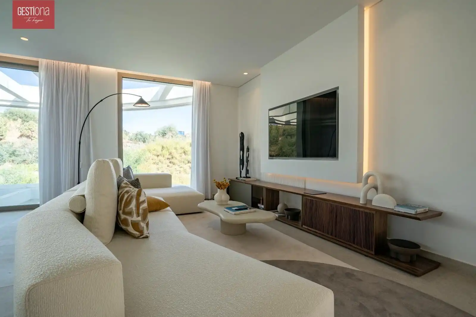 Wohnzimmer von Dachboden zum Verkauf in Benahavís mit Klimaanlage, Heizung und Privatgarten