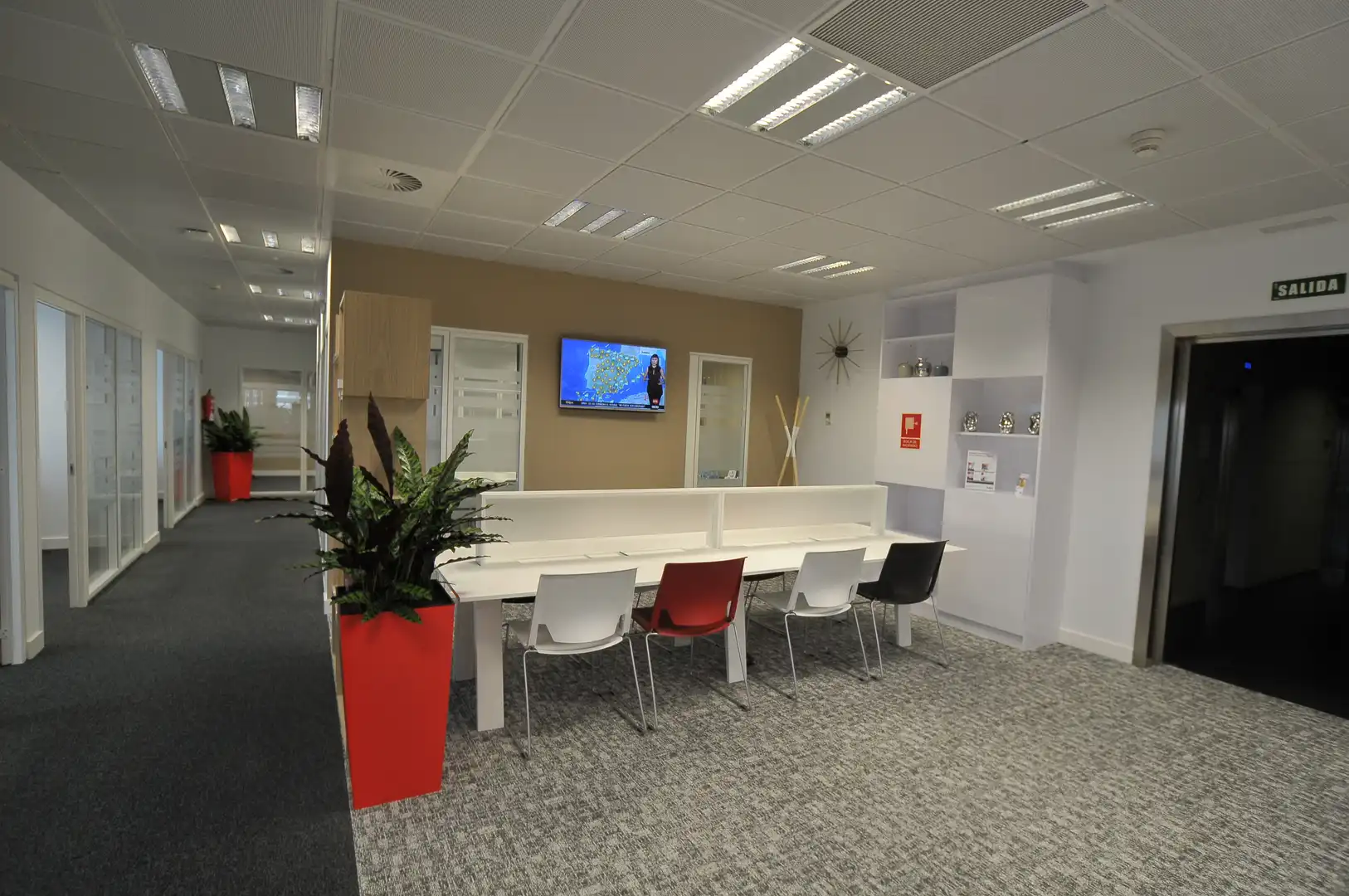 Büro zur Miete in Madrid mit Klimaanlage, Heizung und Möbliert