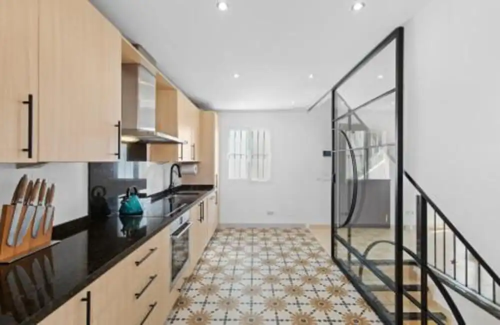 Cuina de Casa adosada en venda en Marbella amb Aire condicionat, Jardí privat i Terrassa