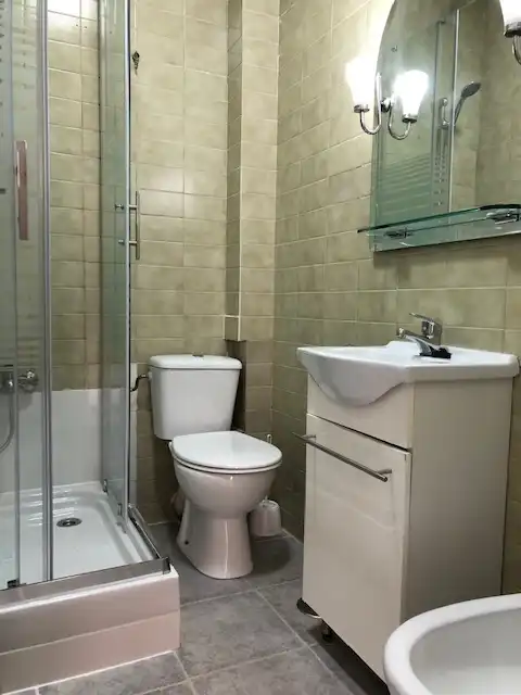 Bathroom of Apartments for sale in Madrid  with Heating, Furnished and Washing machine