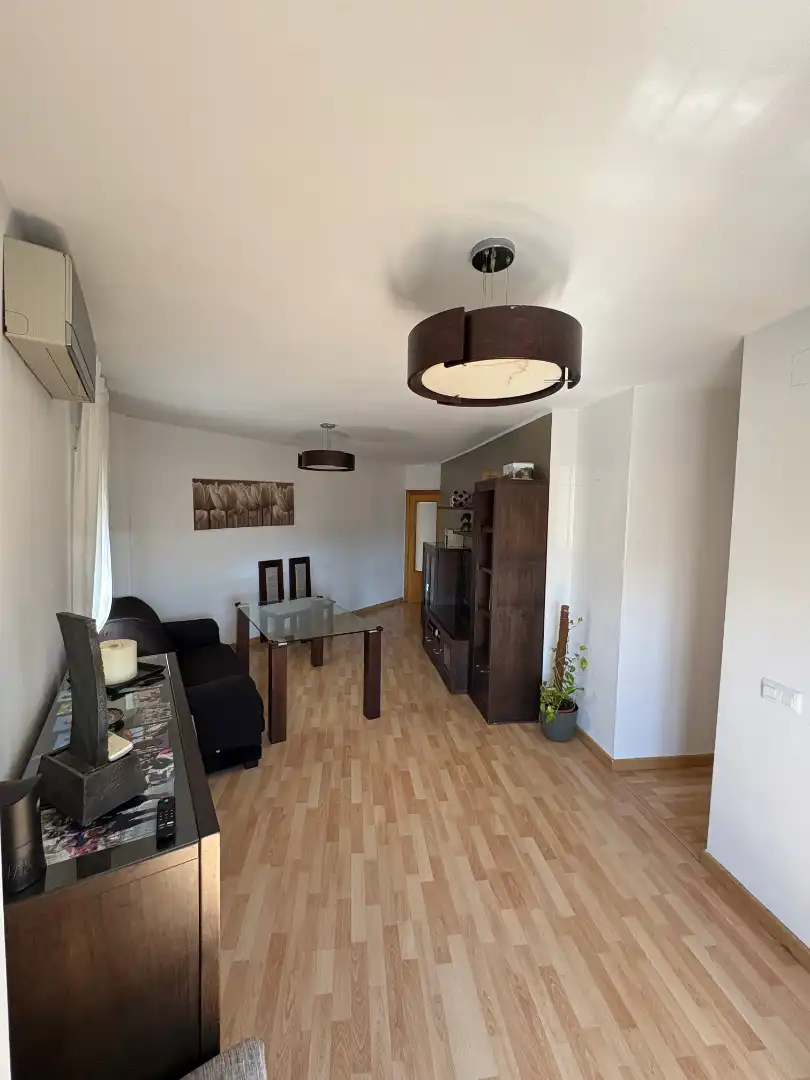 Sala de estar de Piso en venta en Mairena del Aljarafe con Calefacción, Parquet y Balcón