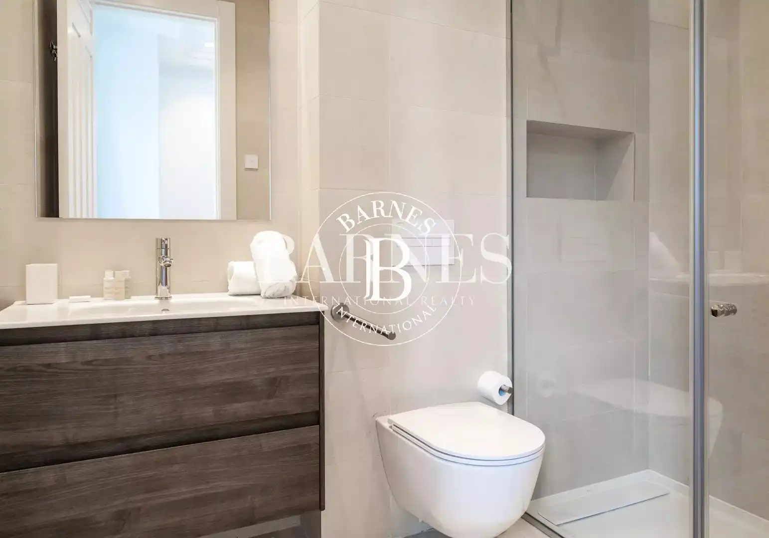 Baño de Piso de alquiler en Madrid con Aire acondicionado, Calefacción y Amueblado