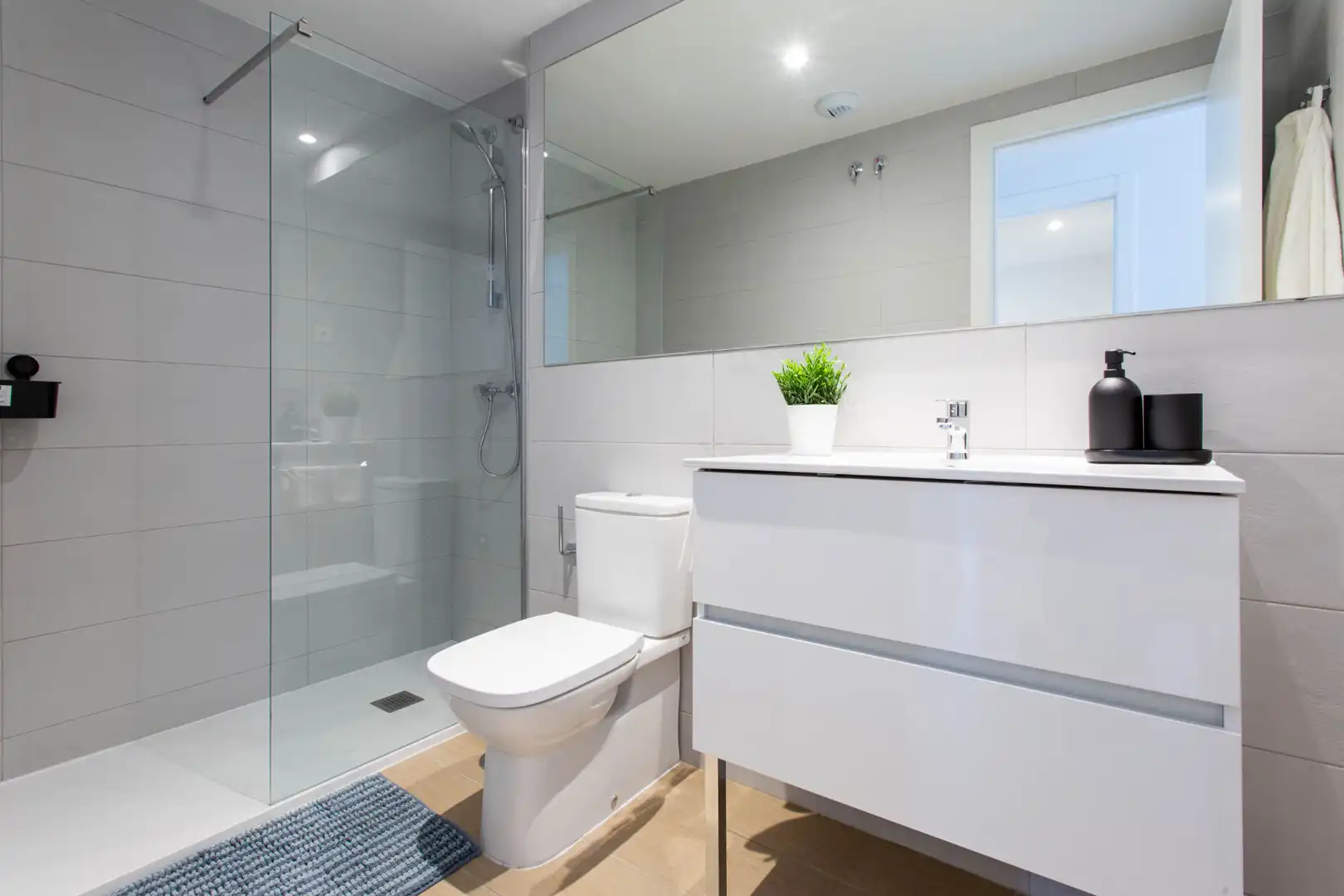 Baño de Piso en venta en Alcalá de Henares con Aire acondicionado, Calefacción y Trastero
