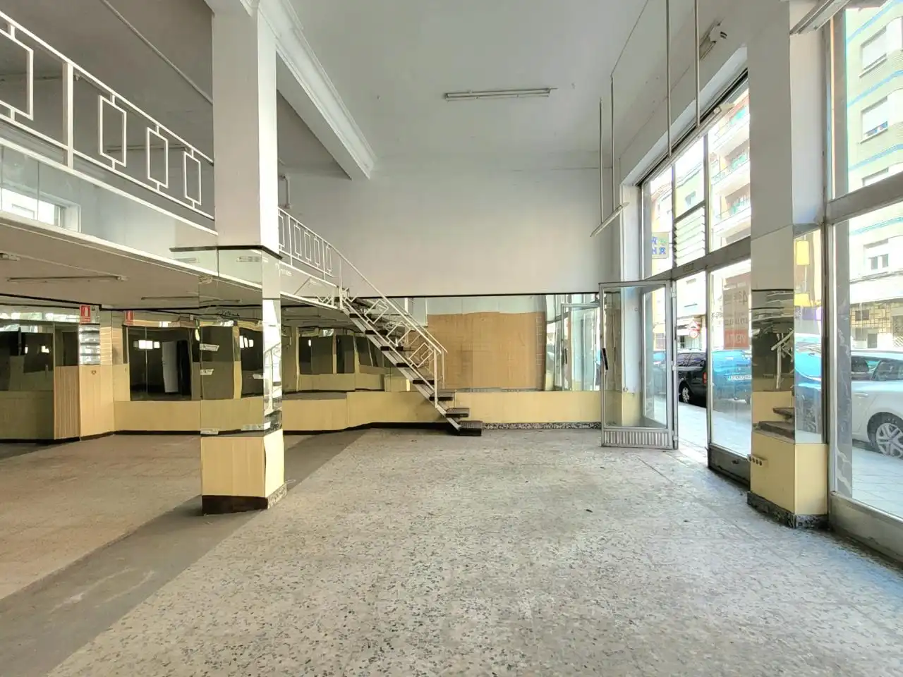 Business premises for sale in Carreño Miranda 35