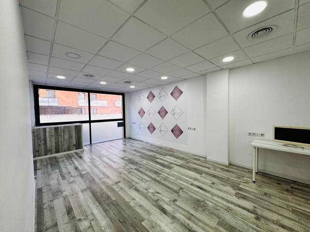 Oficina en Venta en Calle OLERDOLA en Molí de Vent