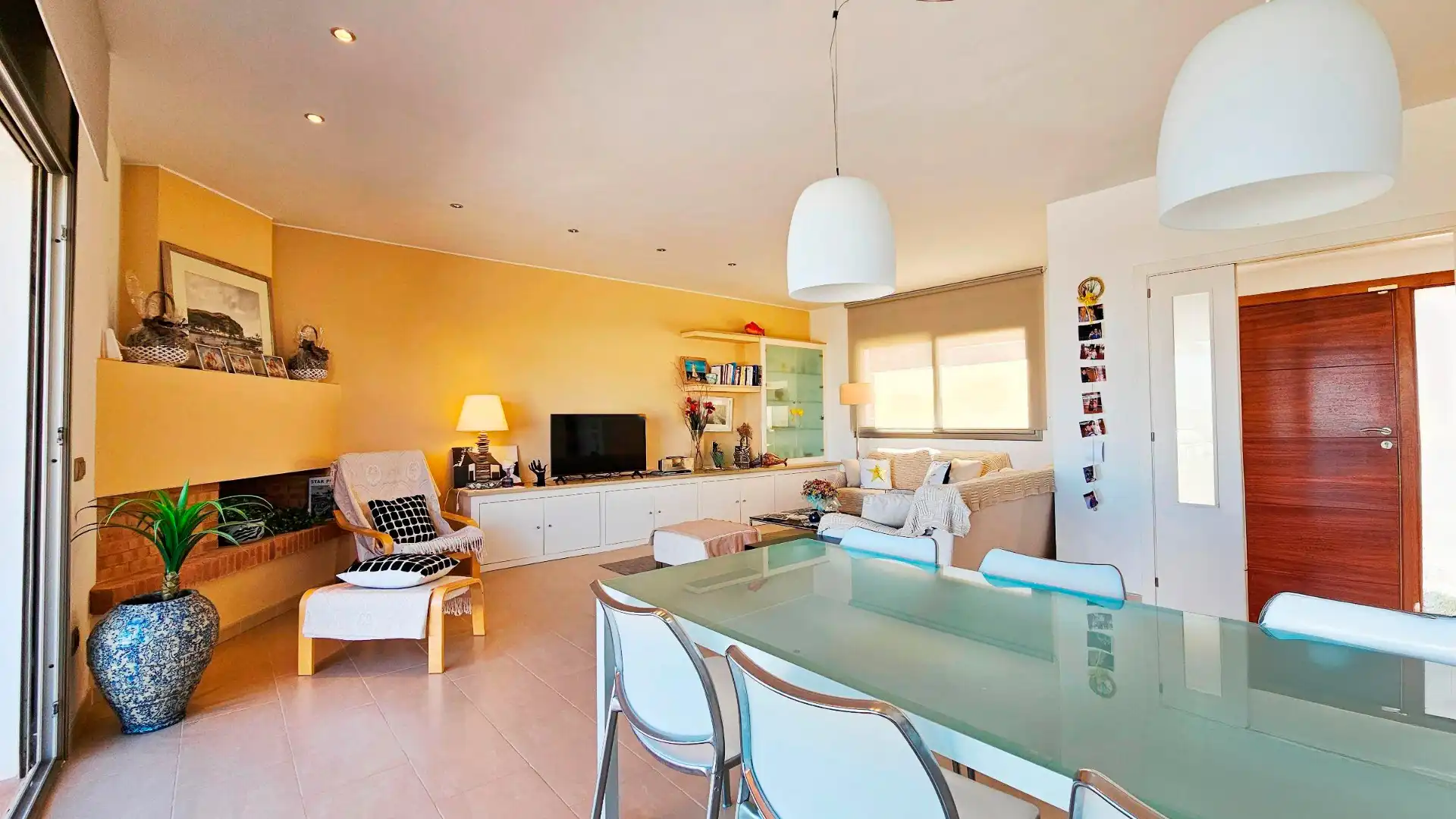 Sala de estar de Casa o chalet en venta en El Port de la Selva con Aire acondicionado, Calefacción y Jardín privado
