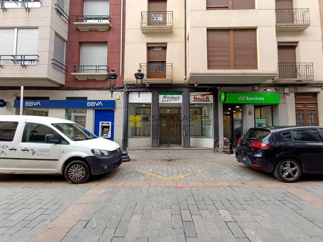 Locale commerciale in affitto a Juan Carlos I 12