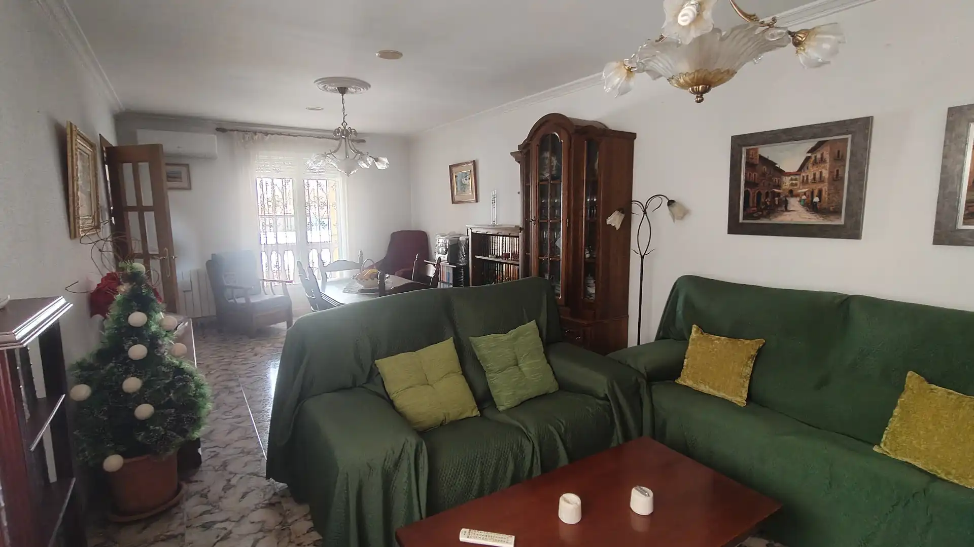 Sala d'estar de Casa o xalet en venda en Baza amb Moblat, Forn i Rentadora