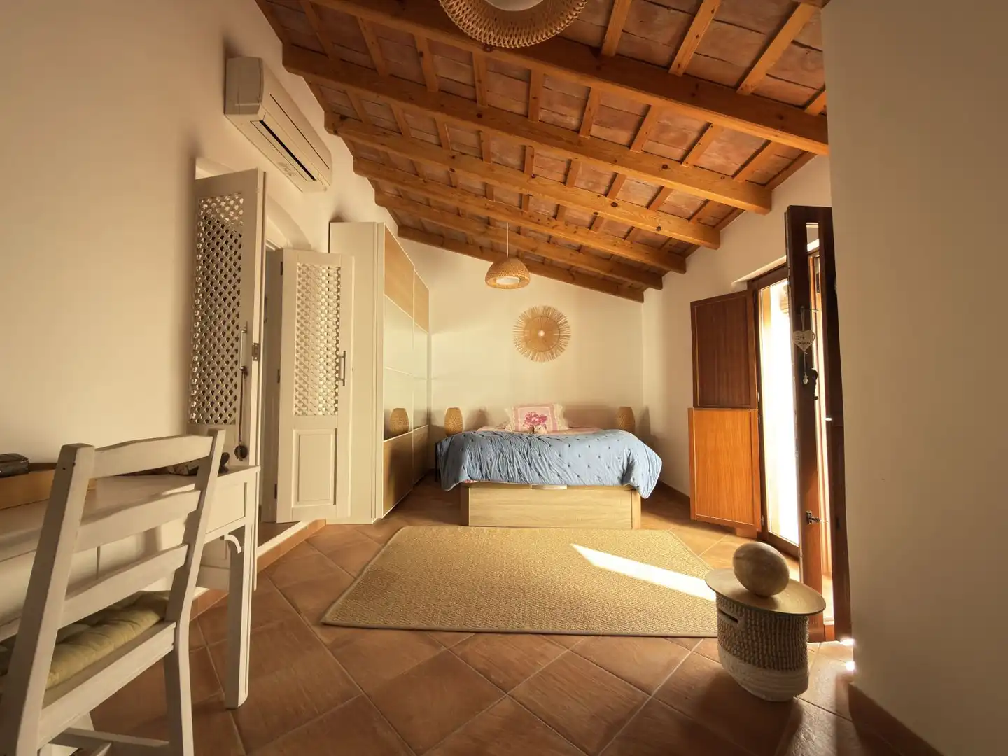 Dormitori de Casa o xalet en venda en Estepona amb Aire condicionat, Terrassa i Balcó