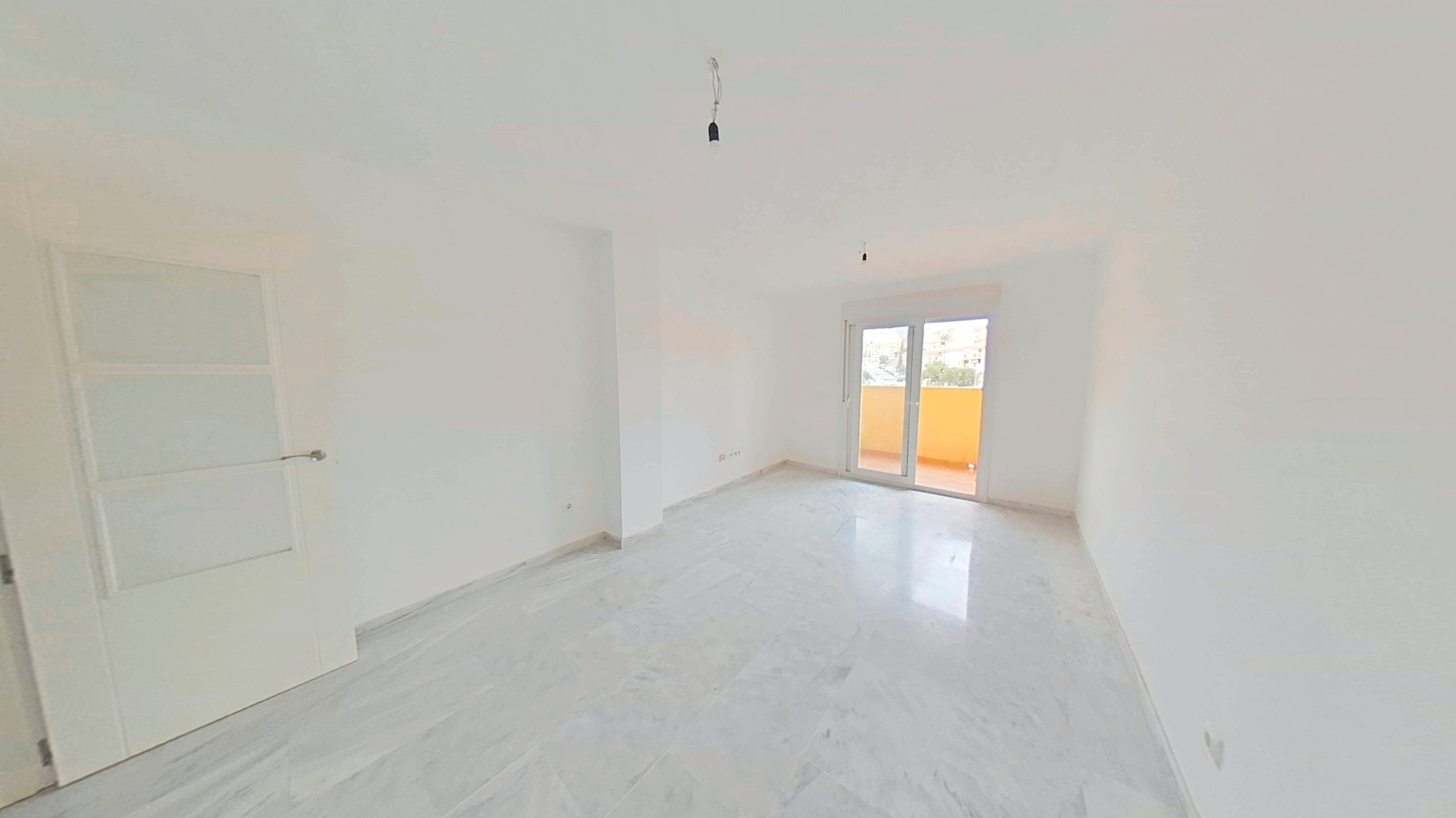 Sala d'estar de Pis en venda en Rincón de la Victoria amb Aire condicionat, Jardí privat i Terrassa