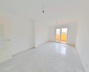 Living room of Flat for sale in Rincón de la Victoria  with Air Conditioner, Private garden and Terrace