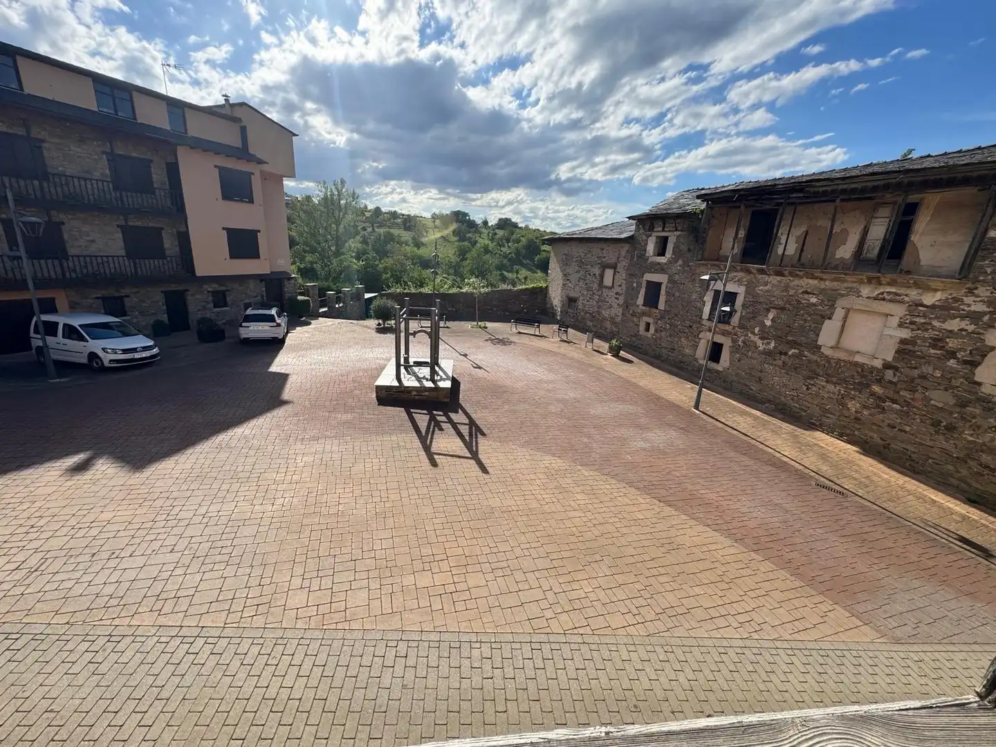 Aparcament de Casa o xalet en venda en Ponferrada amb Terrassa i Balcó
