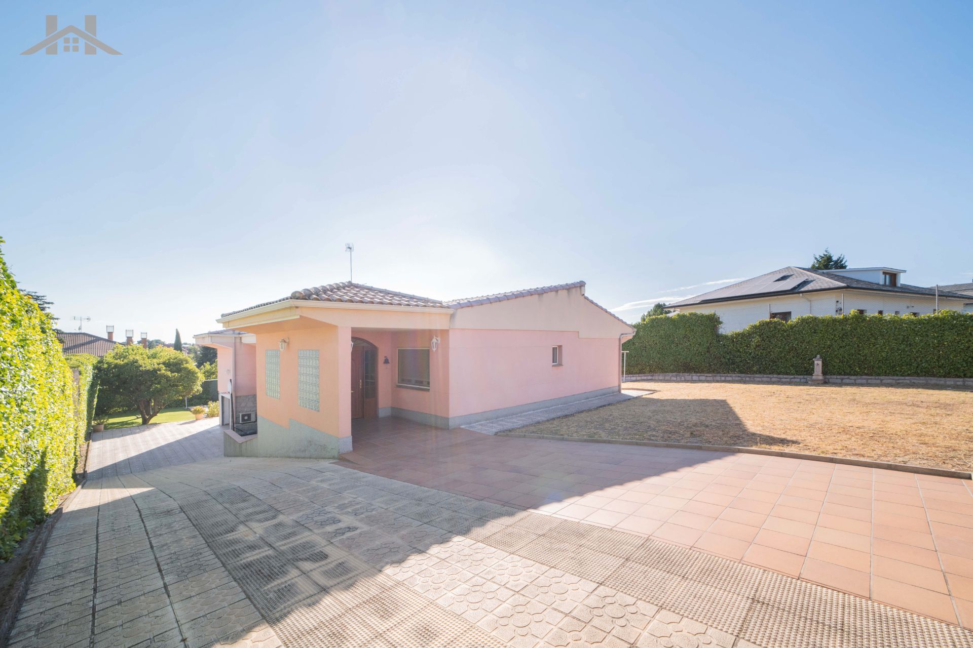 Exterior view of House or chalet for sale in Villaviciosa de Odón  with Air Conditioner, Private garden and Terrace